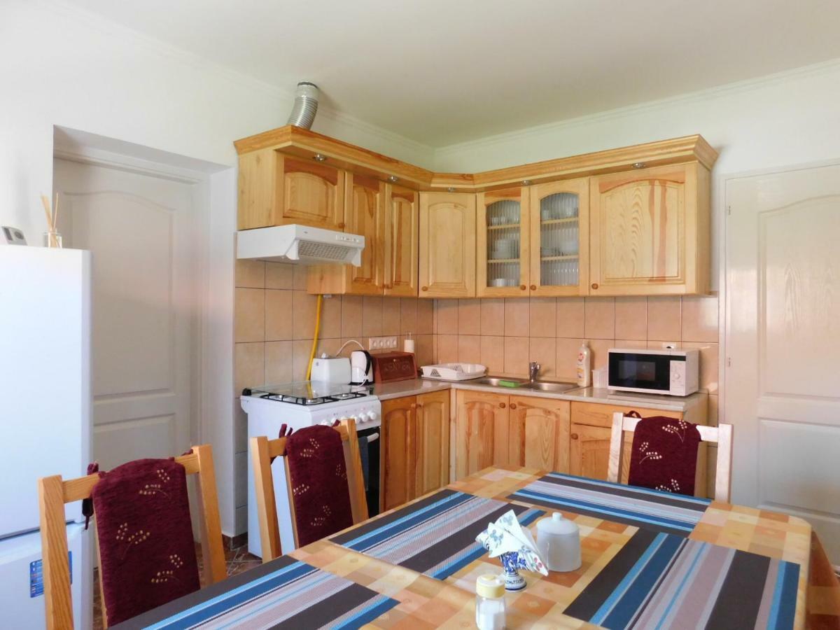 8888 Apartmanhaz Lispeszentadorjan Экстерьер фото