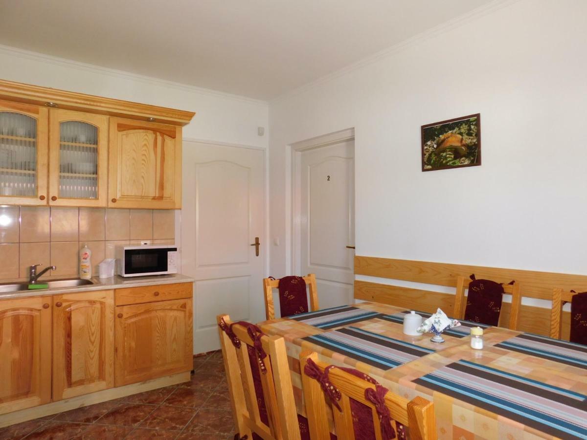 8888 Apartmanhaz Lispeszentadorjan Экстерьер фото