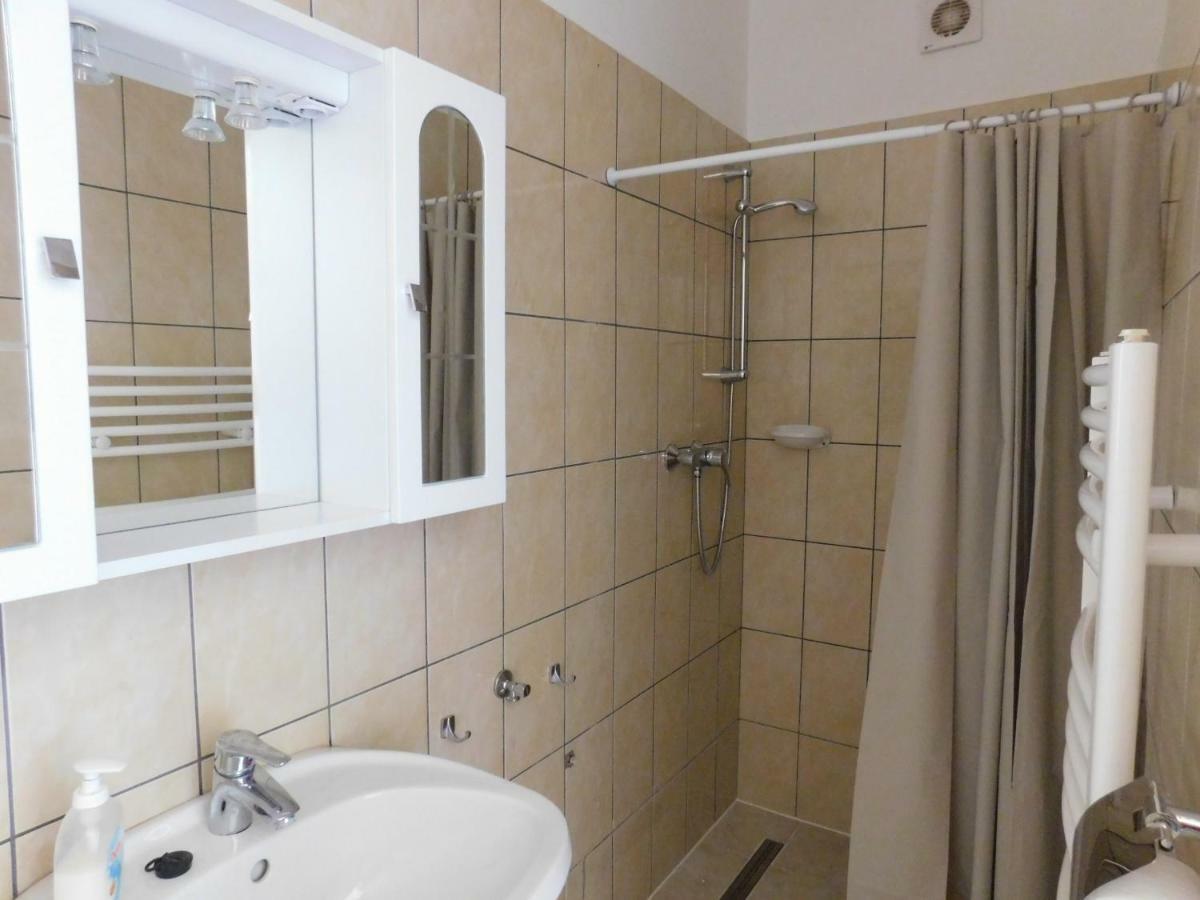 8888 Apartmanhaz Lispeszentadorjan Экстерьер фото